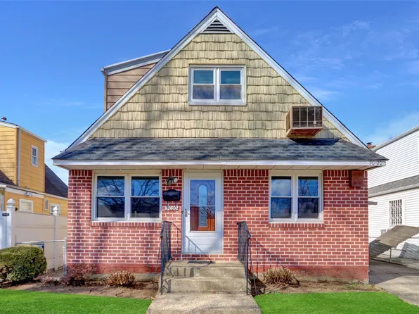 50-20 Utopia Parkway, Fresh Meadows, NY 11365