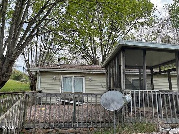 3rd image of 324 Jess Hopson Rd