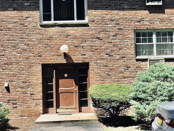 2nd image of 9 Dove Ct #L