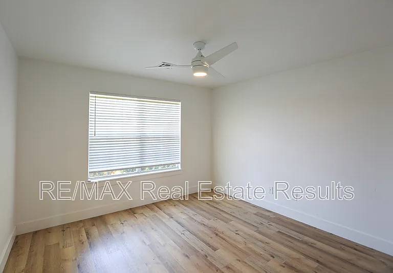 2901 SW 8th St — Photo 17