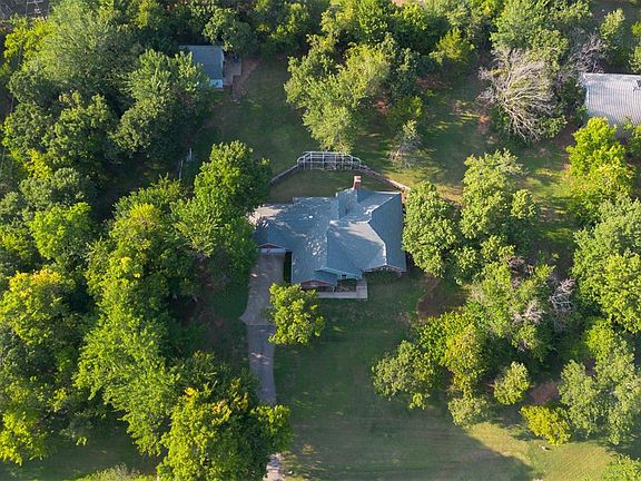 2nd image of 3333 Everett Dr