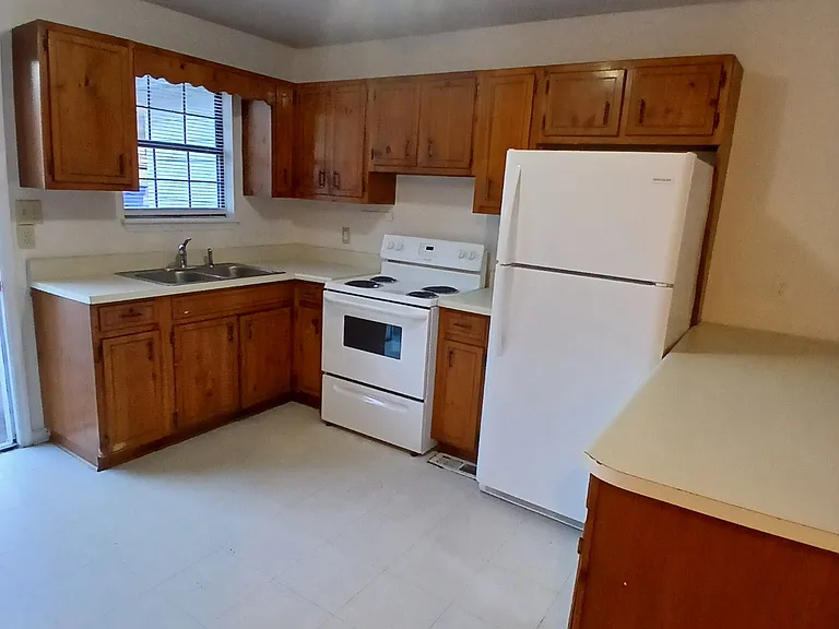 442 Crest Dr SW — Photo 2