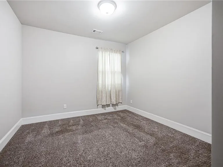 2053 Hamilton Lake Pkwy — Photo 18
