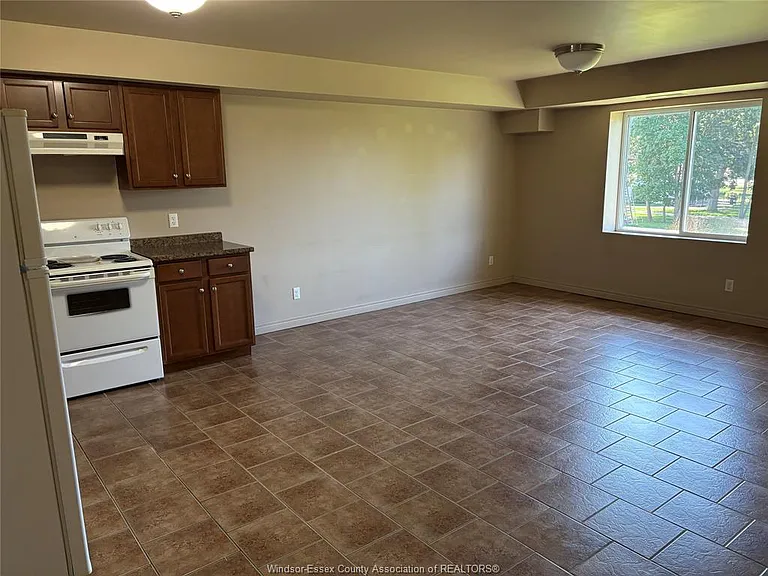440 Simcoe St #15 — Photo 4