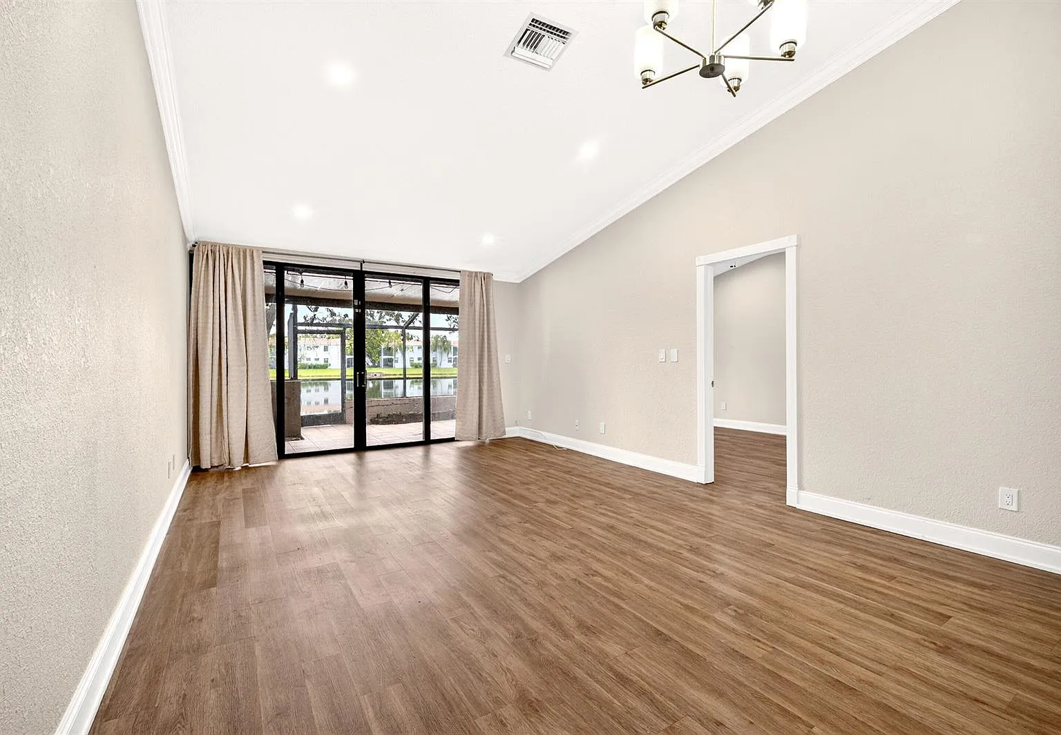 NW 122nd Ter, Pembroke Pines — Photo 1