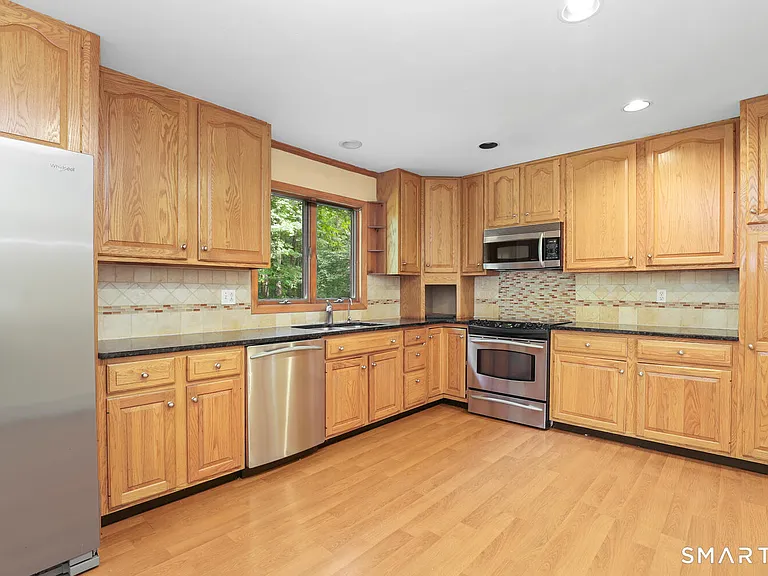 122 Deforest Rd — Photo 5