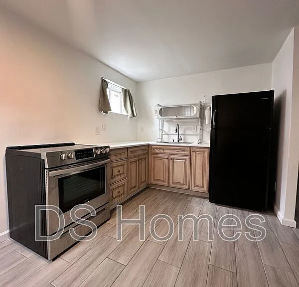 34 Elizabeth Ave — Photo 2