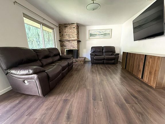 5th image of 7372 Black Oaks Way