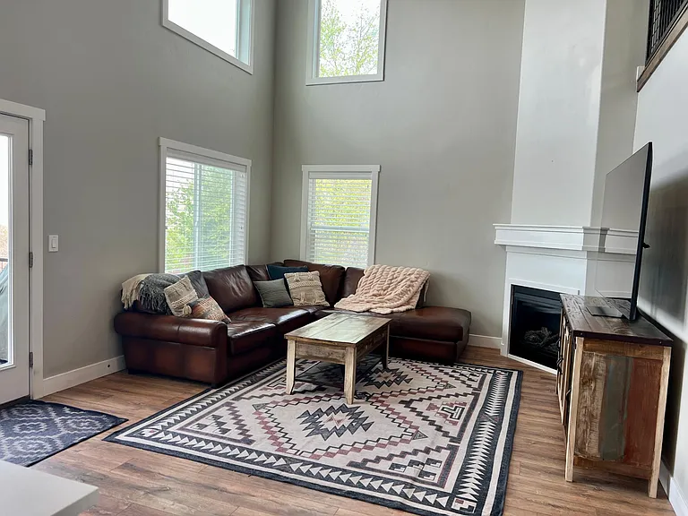 339 E Manti Dr — Photo 9