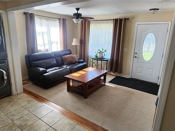 3rd image of 5860 Reis Dr