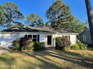214 Eppingdale Dr, Spring Lake, NC 28390