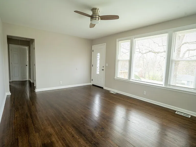 3914 Creekside Dr — Photo 6