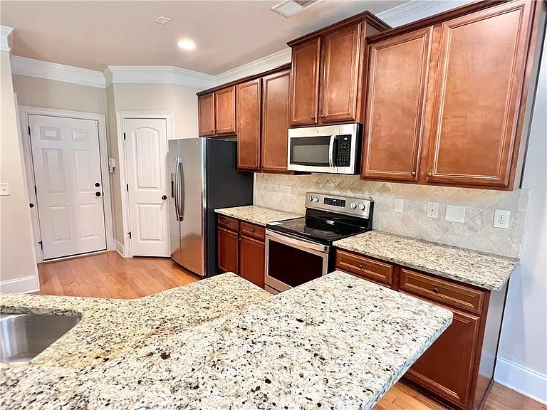 590 Summerstone Ln — Photo 2
