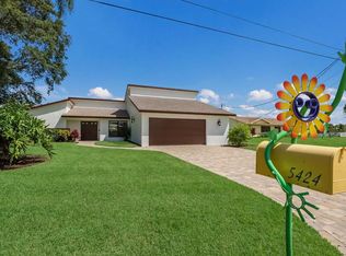 5424 America Dr, Sarasota, FL 34231