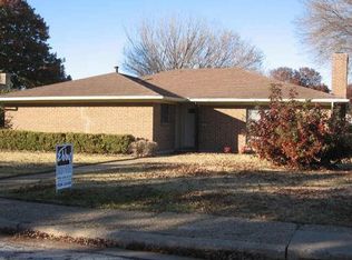 827 Madrid Dr, Duncanville, TX 75116