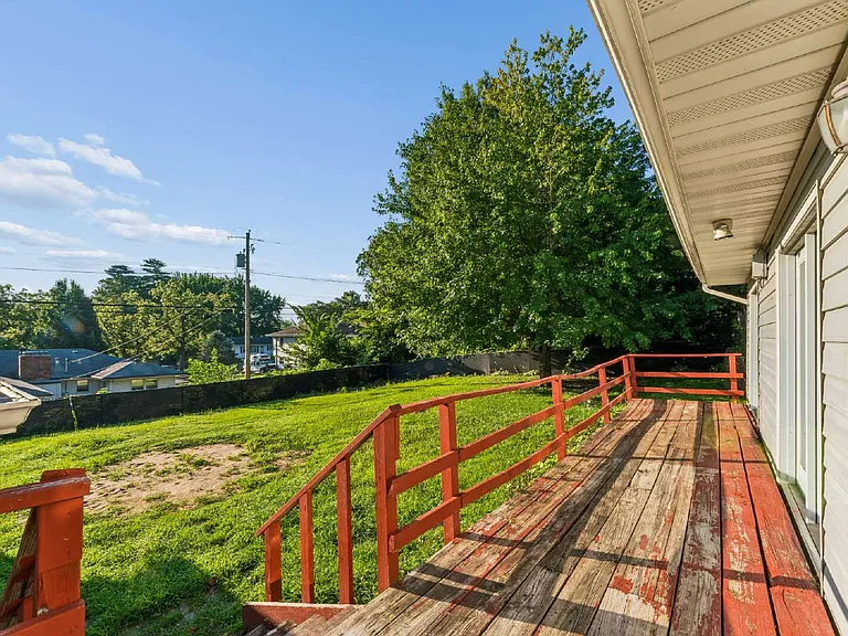 804 Pine St — Photo 45