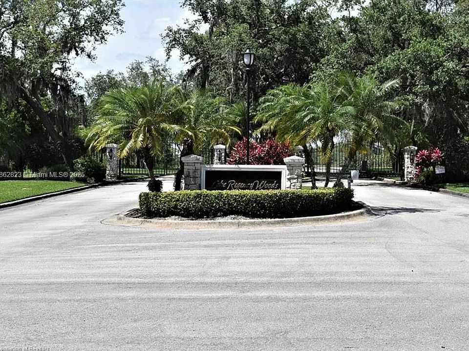 2nd image of 5056 Lake Regency Dr