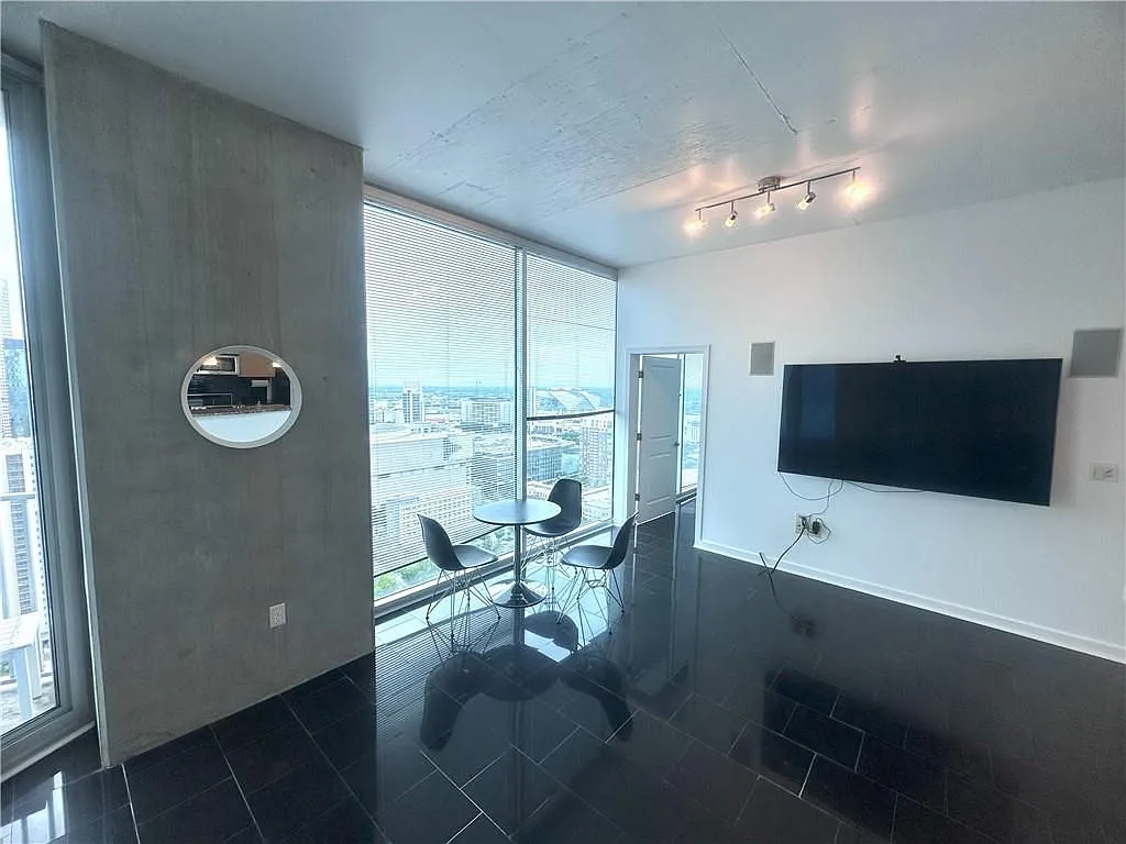 2 bed, 2.0 bath, 1075 sqft, $2,950 — Photo 2