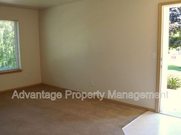 3rd image of 739 Jackson St W APT 4