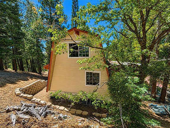 3rd image of 30975 Knob Hill Cir