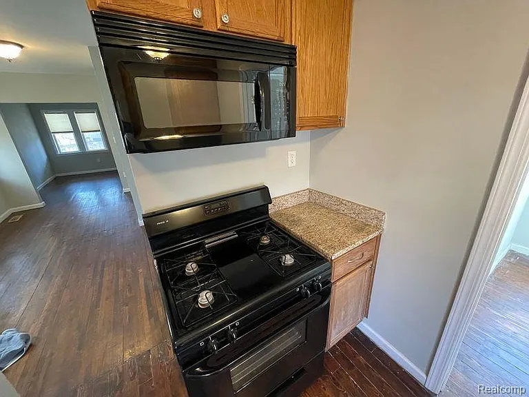 429 E Hayes Ave — Photo 8
