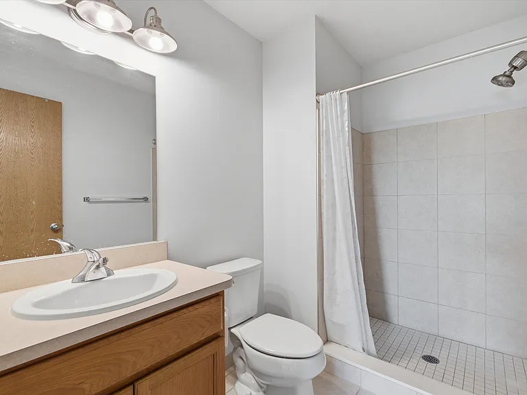 1304 Riversedge Dr — Photo 34
