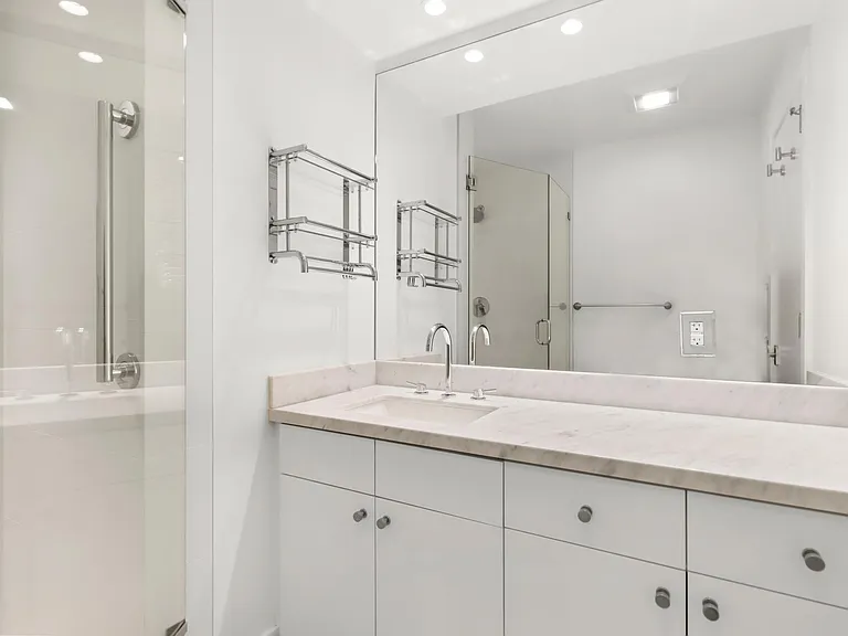 1541 Filbert St #3 — Photo 18