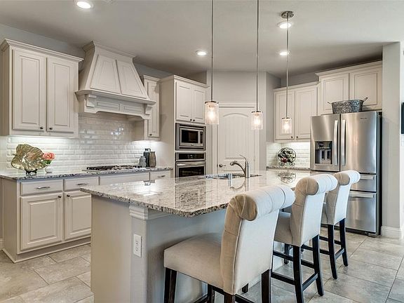 5th image of 821 Seymour Ct