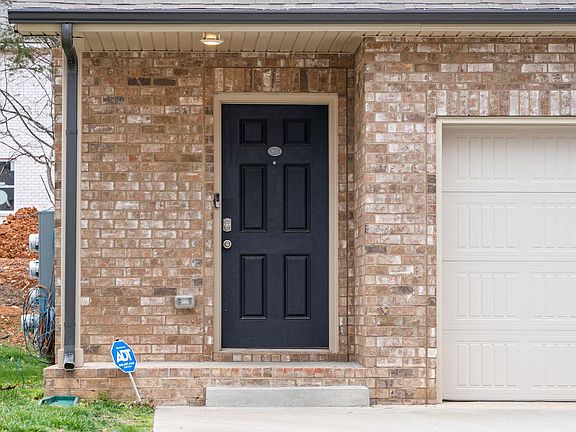 4th image of 135 Country Ln Unit 901