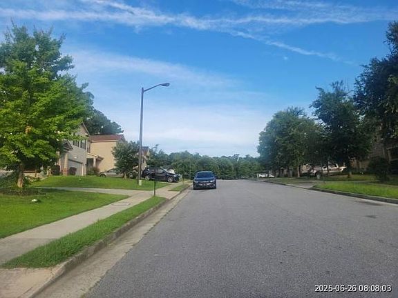 Exterior Neighborhood (street photo)