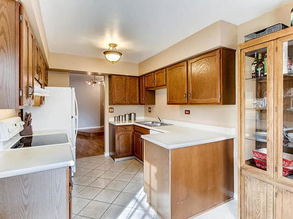 5th image of 179 Grove Ave Unit D