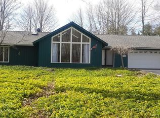 7368 Oakwood Dr, Brookfield, OH