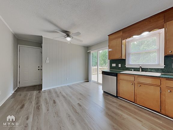 4th image of 621 E Centerview St