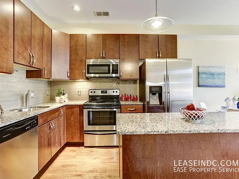245 15th St SE #201 — Photo 7