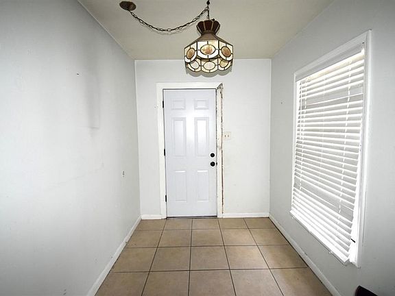 3rd image of 204 SHORE DRIVE W