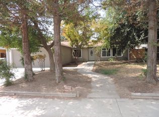 391 N Lyndsay Way, Dinuba, CA 93618