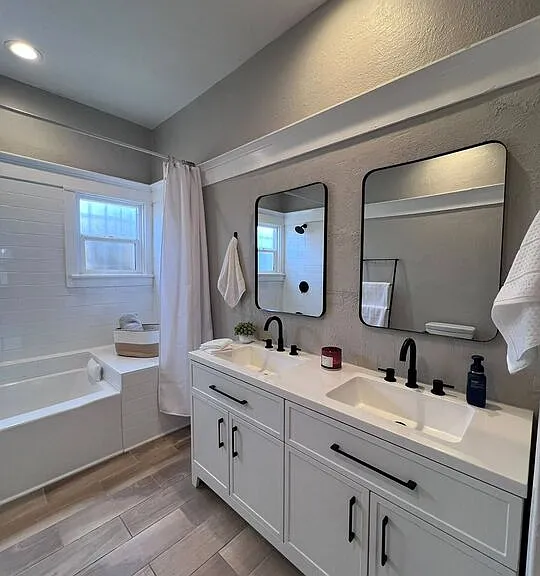 1554 W 46th St — Photo 26