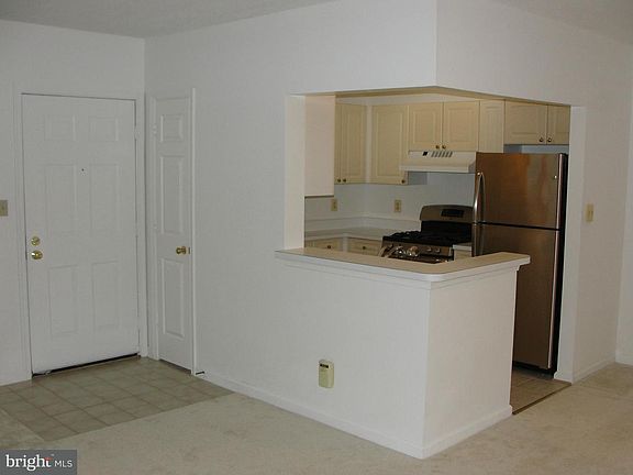 4th image of 20301 Beechwood Ter Unit 201