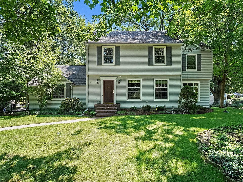 1st image of 1110 Oakleigh Rd NW