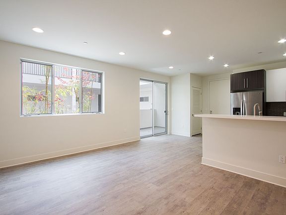3rd image of 11929 Courtleigh Dr APT 201