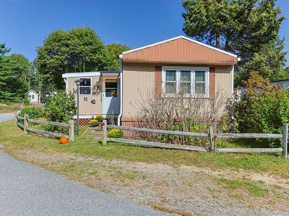 2 5th Ave #2, Pocasset, MA 02559