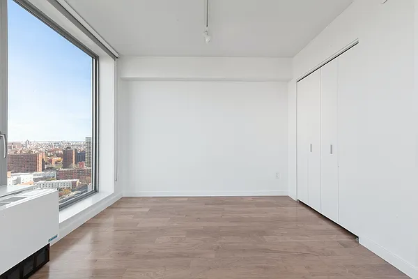 Rented by Greystar | media 6