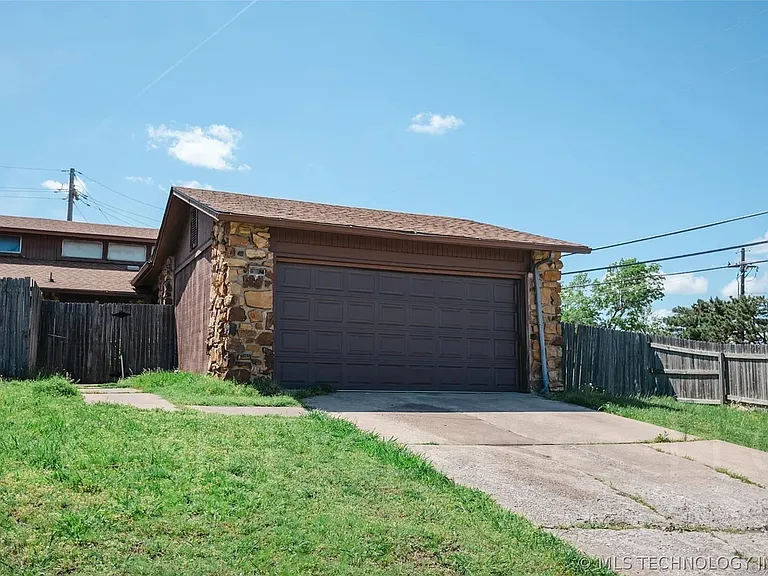 5104 S 75th East Ave — Photo 2