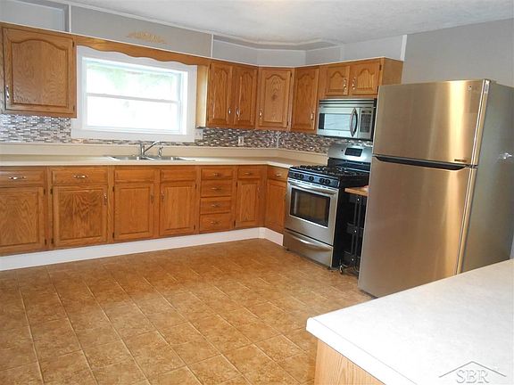 3rd image of 3168 Elm St