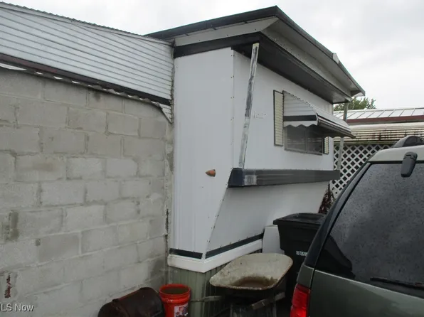 8209 Russell Ln, Cleveland, OH 44144