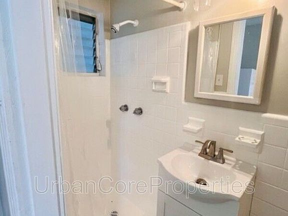 5th image of 1023 Locust St NE APT 9