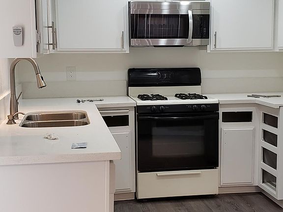 3rd image of 821 Dawson Ave APT 1