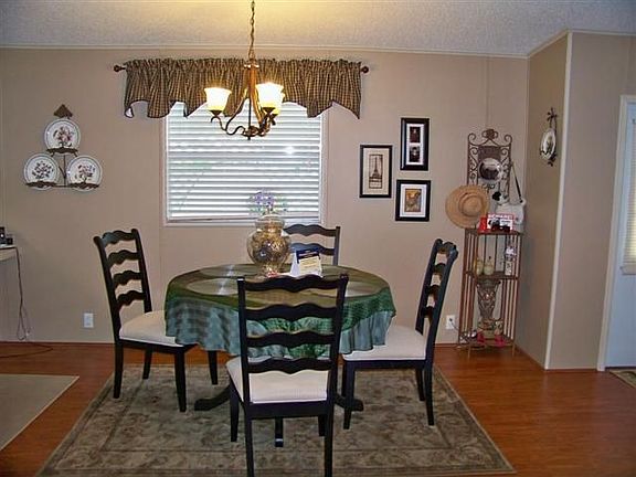 3rd image of 306 Maple Crest Dr