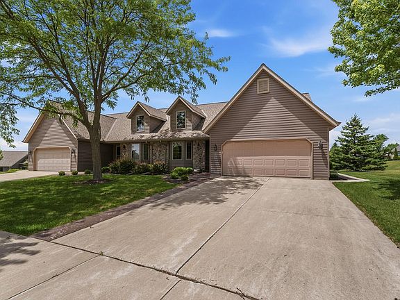 2nd image of W203N16151 Pin Oak CIRCLE