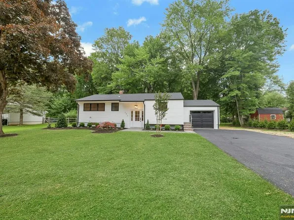 282 Spring Valley Rd, Park Ridge, NJ 07656